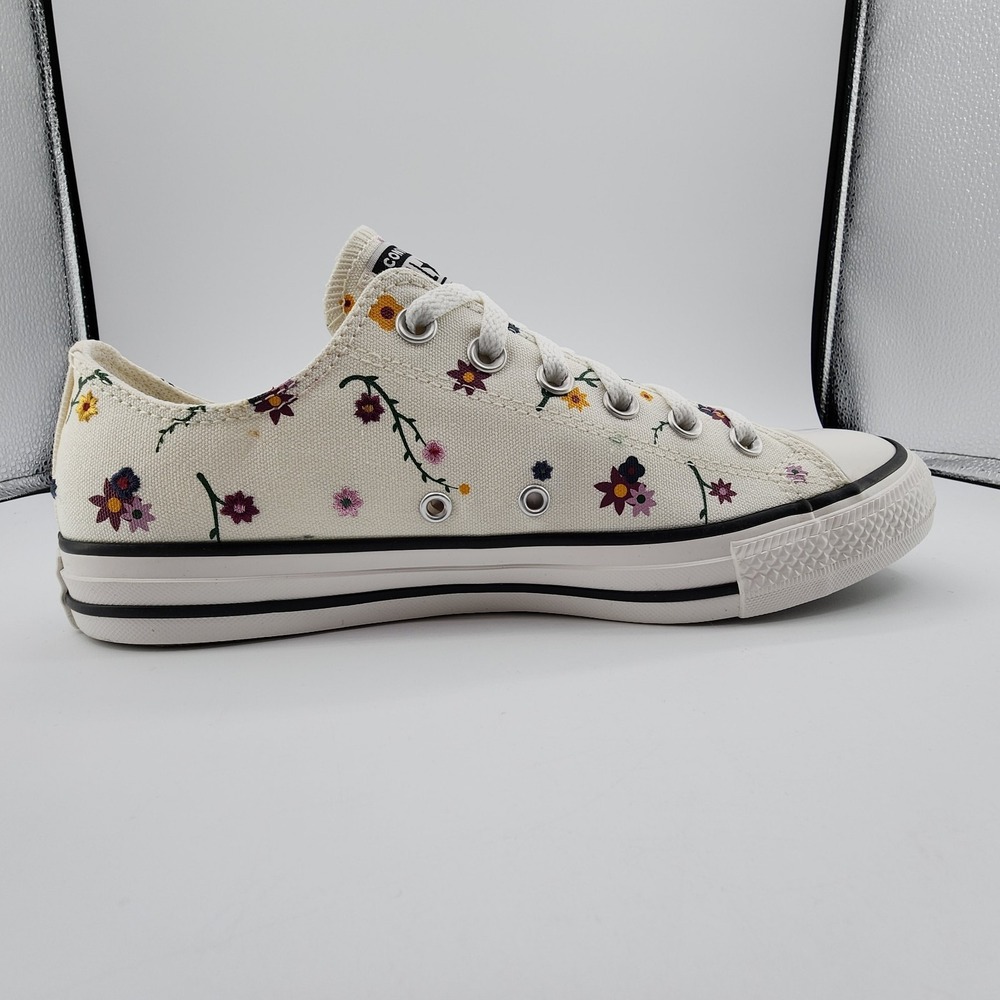 Converse Chuck Taylor All Star Low Shoes Womens 9.5 Cream Embroidered Floral NEW - Picture 2 of 12
